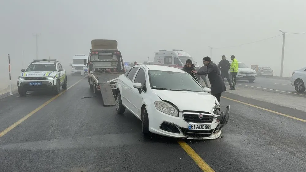 Rahva Mevkiinde Yoğun Sis  Zincirleme Kazaya Neden Oldu