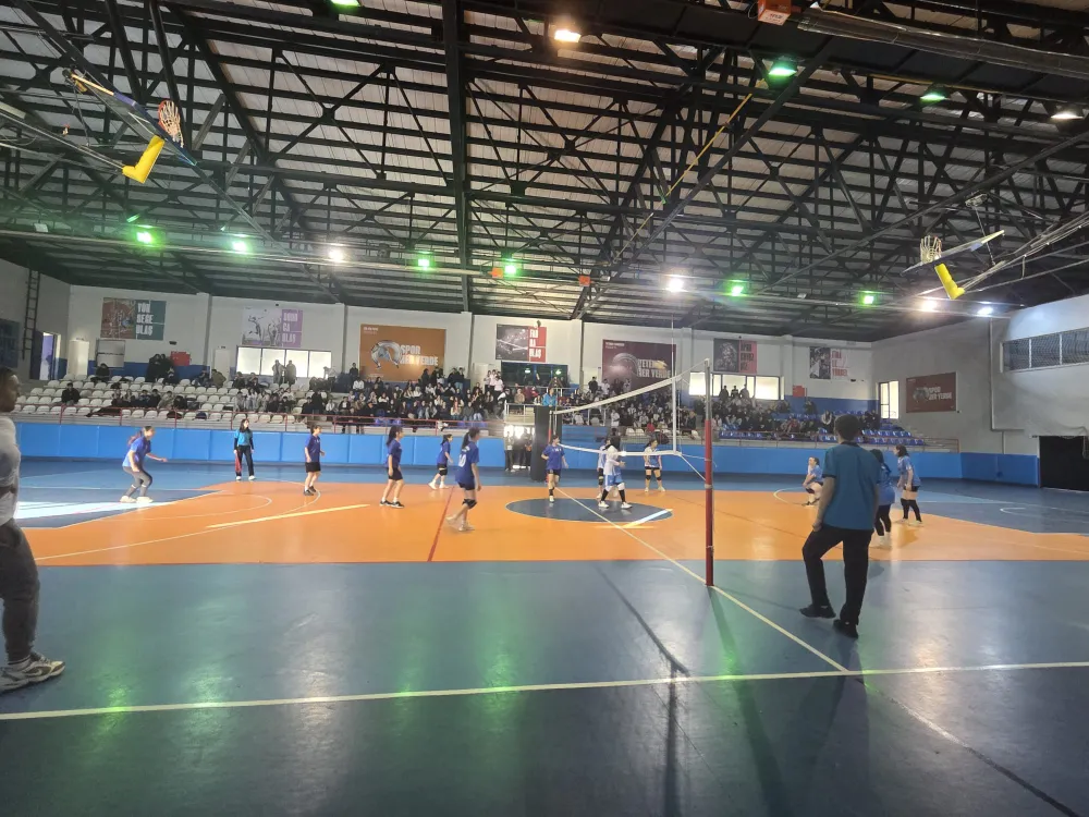 Tatvan’da Voleybol Heyecanı Sona Erdi:  420 Sporcu Parkede Ter Döktü