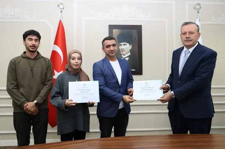 BEÜ’de Proje Desteği Alan  Öğrencilere Belgeleri Verildi