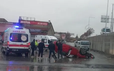 TATVAN SANAYİ KAVŞAĞI’NDA KORKUTAN KAZA   