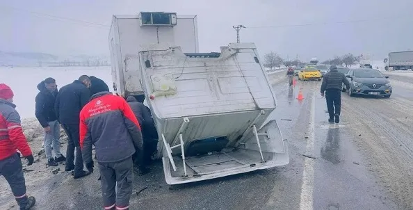 Tatvan’da Trafik Kazası : 3 Yaralı