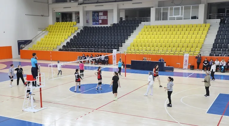 Bitlis Belediyesi 8 Mart Dünya Kadınlar  Günü’ne Özel Voleybol Turnuvası Düzenlendi