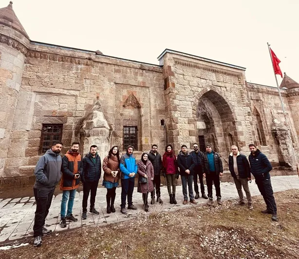 Bitlis ve Çevresi İçin Turist Rehberlerine Uzmanlaşma Eğitimi Verildi