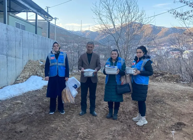 Bitlis Belediyesi, Ramazan Ayında İhtiyaç  Sahiplerine Sıcak Yemek Ulaştırıyor