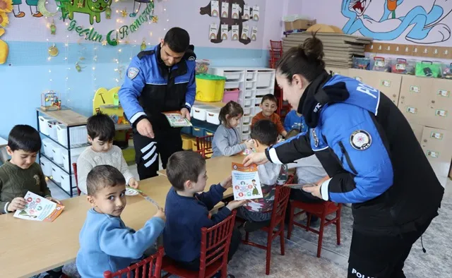 Güroymak’ta Polislerden Öğrencilere  Bilgilendirme Ziyareti