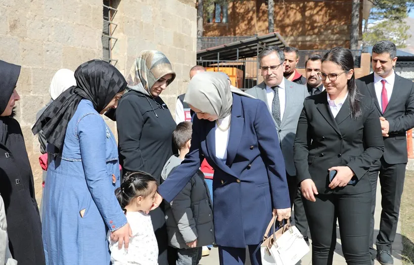 Bitlis’te “Annemle Kütüphanedeyim” Projesi Devam Ediyor