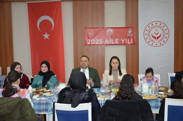 Tatvan’da Yetim ve Öksüz Çocuklar ve Aileleri İçin İftar Programı Düzenlendi