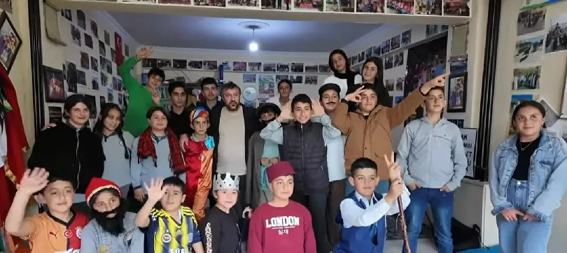 Bitlis Belediyesi Tiyatrosu Perdelerini 
