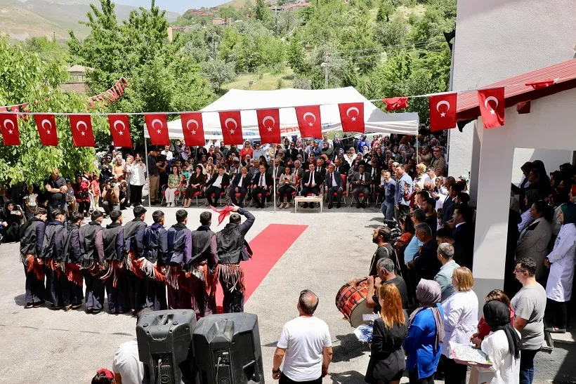 Bitlis’te Yıl Sonu Sergisi Açıldı