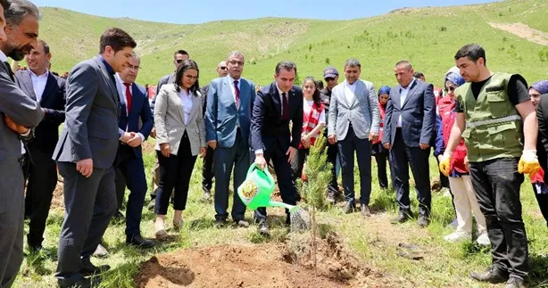 Bitlis’te 350 Fidan  Toprakla Buluştu