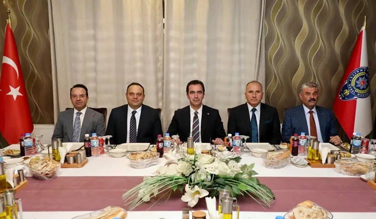 Tatvan Kaymakamı Demir ve  Albay Bildiş’e Veda Yemeği 