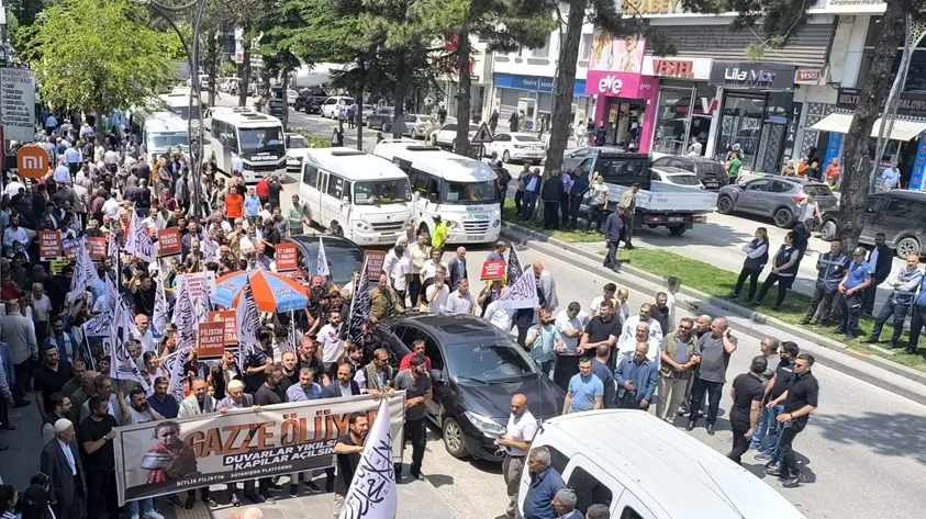 Tatvan’da Cuma Namazı Çıkışı, İsrail Protesto Edildi