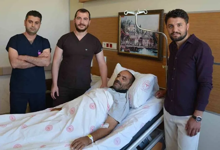 Tatvan’da 23 Santimetrelik Dev Böbrek Kisti Başarıyla Alındı