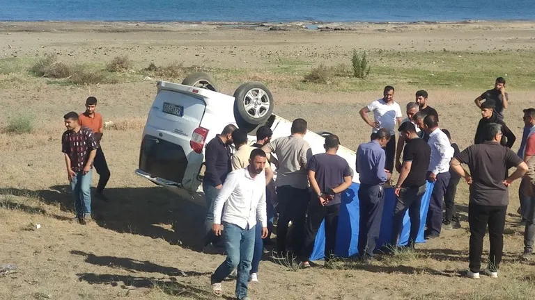 Tatvan’da Takla Atan Otomobilde 2 Kişi Yaralandı