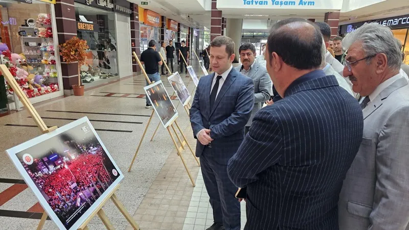 TATVAN’DA “15 TEMMUZ” TEMALI FOTOĞRAF SERGİSİ AÇILDI