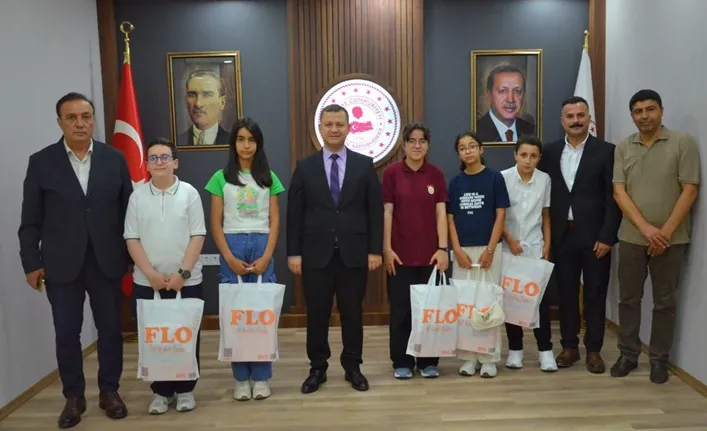 Kaymakam Demirer’den Türkiye Birincisi Öğrencilere Tebrik