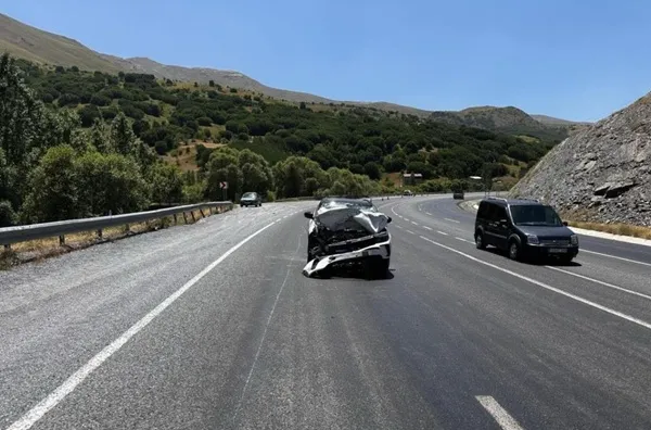 Tatvan’da Trafik Kazası: 5Yaralı