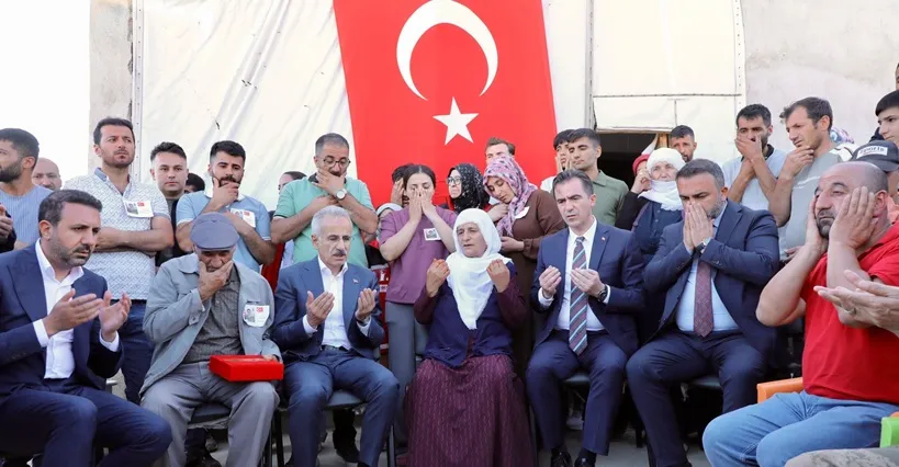 Bakan Uraloğlu’ndan Şehit Ailesine Taziye Ziyareti