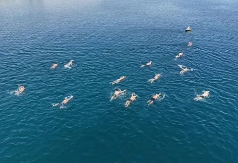 Ahlat’ta Merhum Vali Erol Karaömeroğlu  Anısına Yüzme Maratonu Düzenlendi