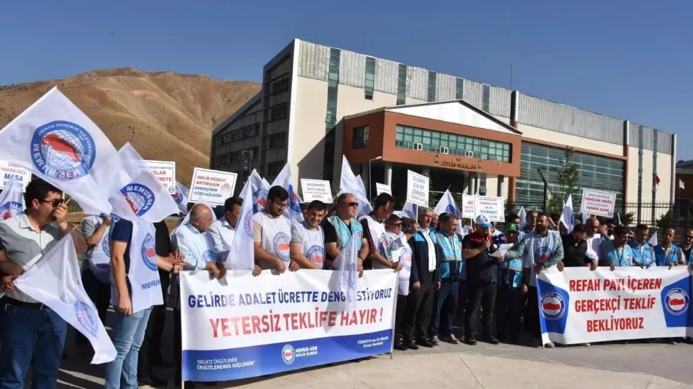 Memur-Sen Bitlis’te Zam Teklifini Protesto Etti