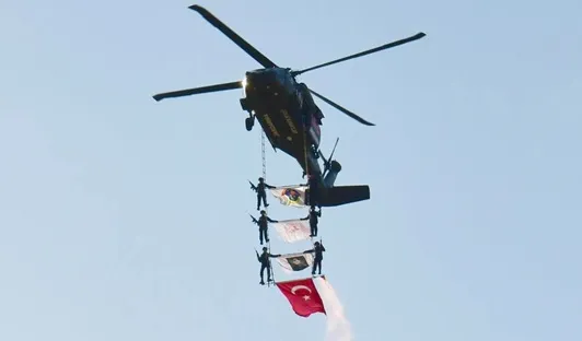Ahlat’ta “Çelik Kanatlar”ın Nefes  Kesen Gösterisi Ayakta Alkışlandı