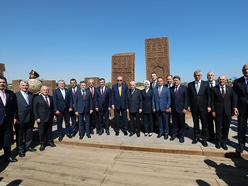 Cumhurbaşkanı Erdoğan, Ahlat Selçuklu  Meydan Mezarlığı’nı Ziyaret Etti