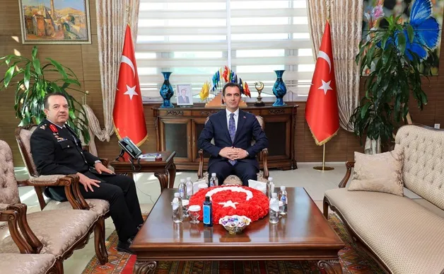 Tümgeneralliğe Terfi Eden Zafer Tombul’dan Vali Karakaya’ya Veda Ziyareti