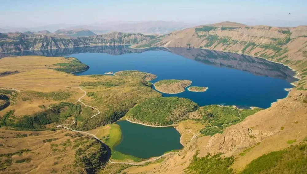 Nemrut Krater Gölü ve Kalderası Geçici Olarak Ziyarete Kapatıldı