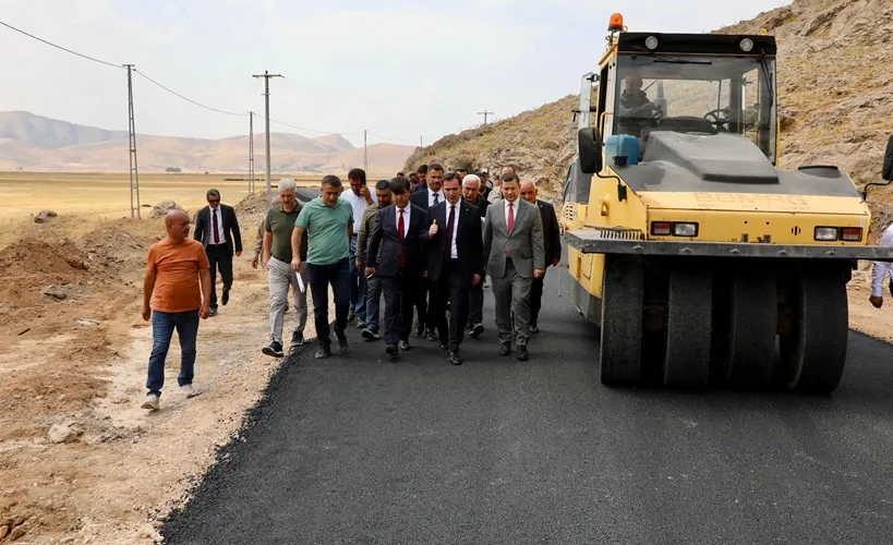 Vali Ahmet Karakaya, Tatvan’da  Yol Çalışmalarını Yerinde İnceledi