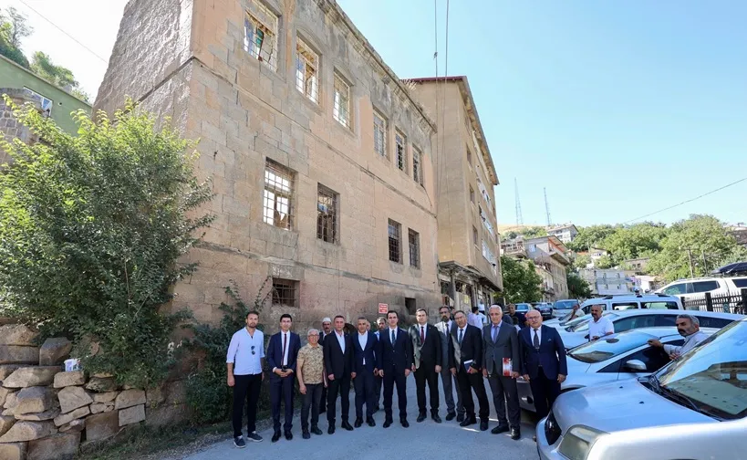 Bitlis’in Tescilli Taş Yapıları  Turizme Kazandırılıyor