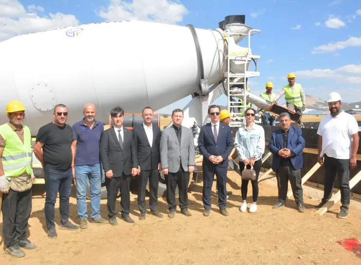 TATVAN’DA İKİ YENİ FABRİKANIN TEMELİ ATILDI : 200 KİŞİYE İSTİHDAM SAĞLANACAK