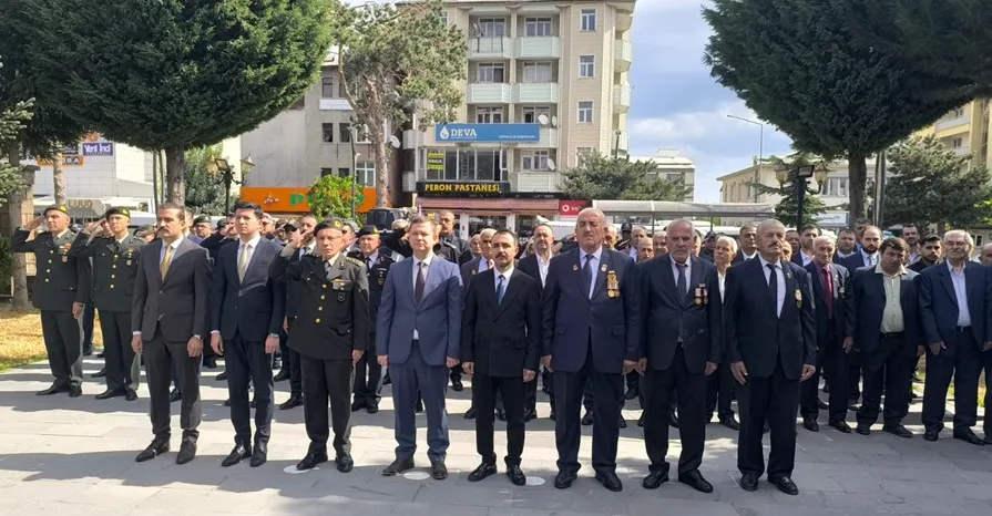 TATVAN’DA GAZİLER GÜNÜ KUTLANDI, TÖRENDE GAZİ CEMAL MENTEŞ RAHATSIZLANARAK HASTANEYE KALDIRILDI