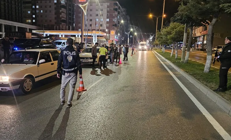 Tatvan’da Huzur ve Güvenlik Uygulaması : 70 Emniyet Personeli Görev Aldı