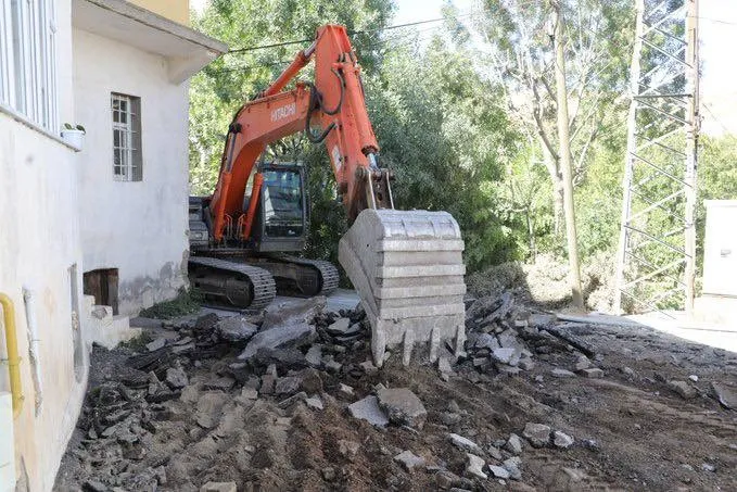 Bitlis’te Altyapı Hamlesi:  Hersan Mahallesi Yenileniyor