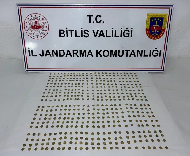 Tarihi Eser Kaçakçılığına Geçit Yok :  500 Adet Sikke Ele Geçirildi