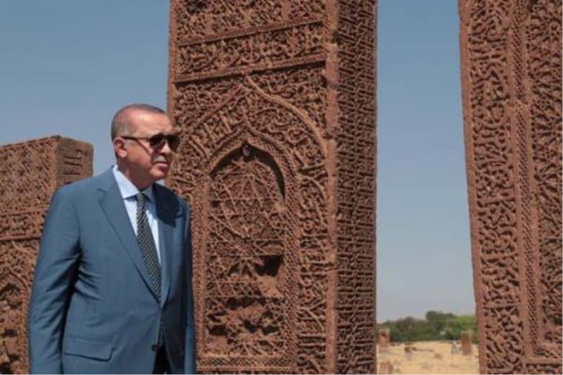Cumhurbaşkanı Erdoğan, Selçuklu Mezarlığını ziyaret etti