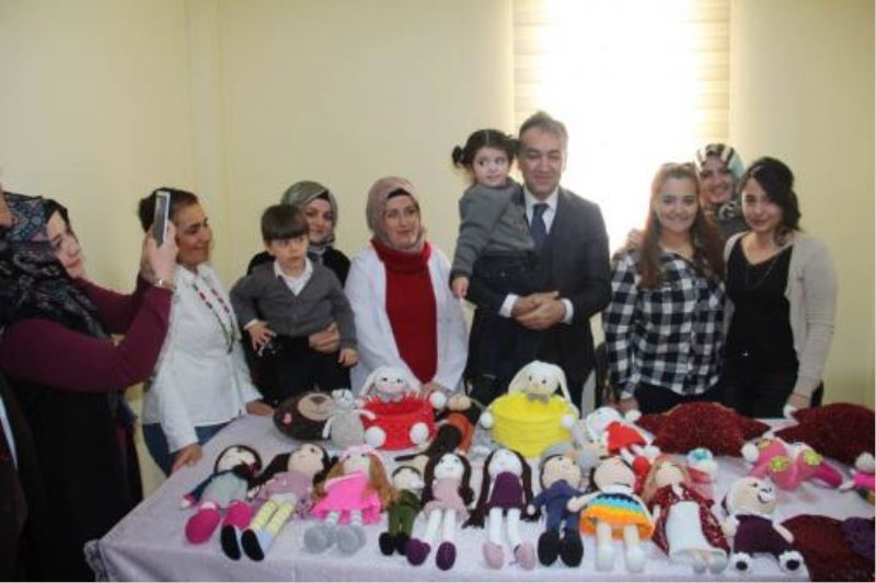 Vali Oktay Çağatay, Bitlis Belediyesi tarafından kadınlara yönelik açılan kursları ziyaret etti.