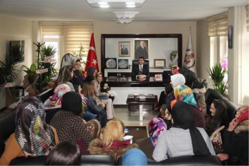 AK Parti Kadın Kolları, Belediye Başkanı Tanğlay’ı’ Ziyaret Etti
