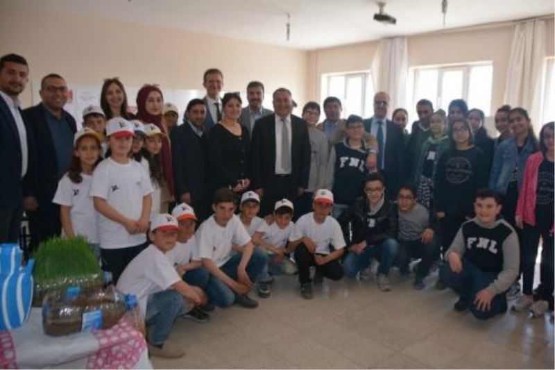 Benekli Köyü Ortaokulu TÜBİTAK bilim fuarı düzenledi