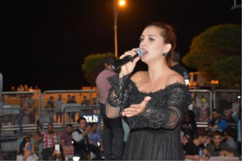 Nur Cennet ve Serkan Aşık, Tatvan’da Konser Verdi