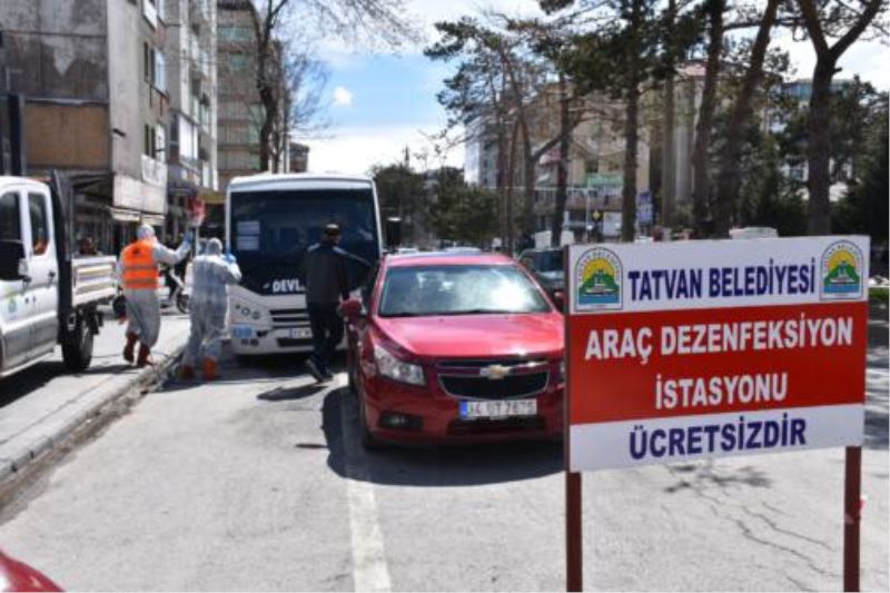 Tatvan’da Her Gün Binlerce Araç Dezenfekte Ediliyor