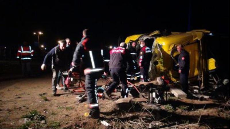 TATVAN’DA TRAFİK KAZASI: 1 ÖLÜ 2 YARALI