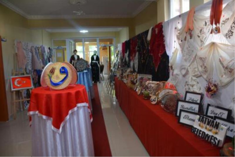 Tatvan’da ‘El Sanatları Sergisi’ açıldı