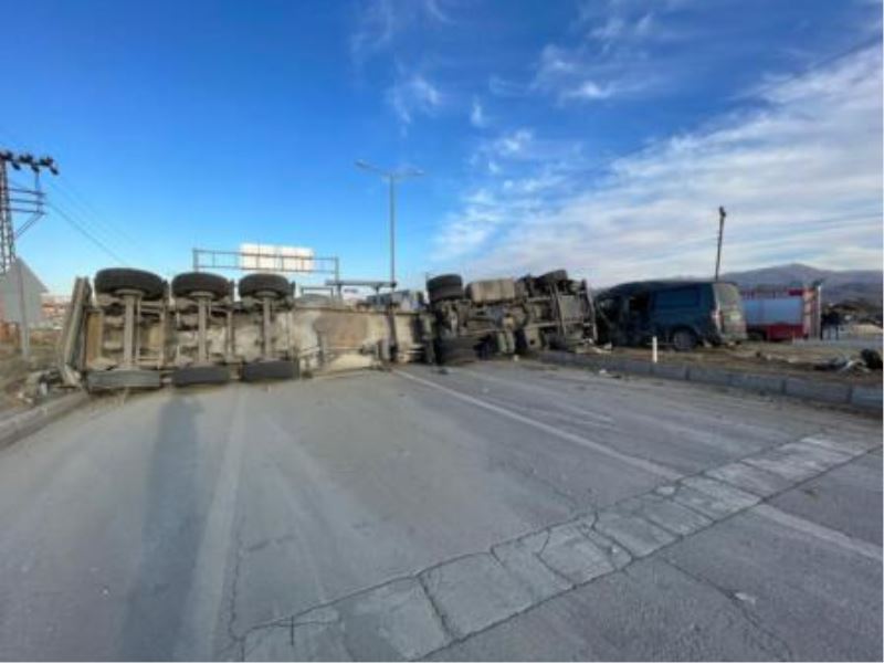 YİNE ÖLÜM KAVŞAĞI YİNE KAZA : 2 ÖLÜ