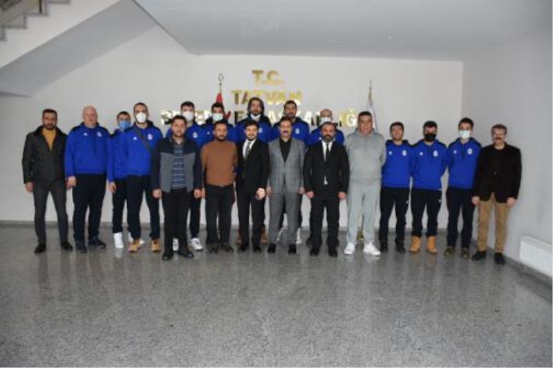 Adilcevaz TÜRŞAD Voleybol Takımı Başkan Geylani’yi Makamında Ziyaret Etti