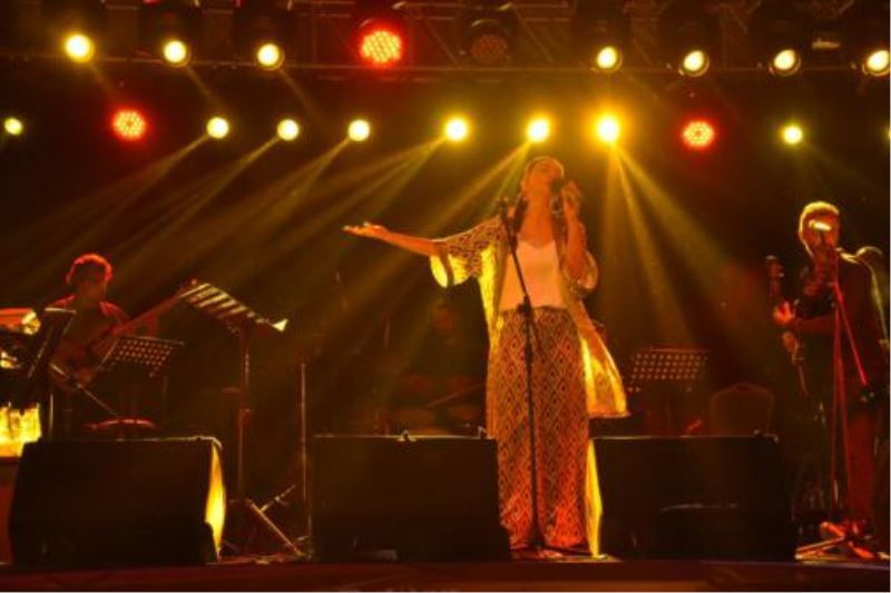 Tatvan Doğu Anadolu Fuarı Öykü Gürman Konseri ile Sona Erdi