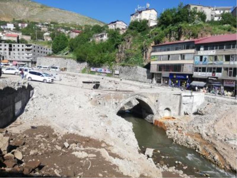Bitlis’te bazı yollar trafiğe kapatıldı