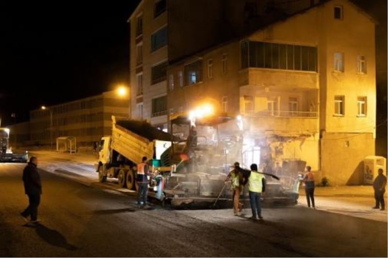 Bitlis Belediyesi Ekiplerinden Gece Mesaisi