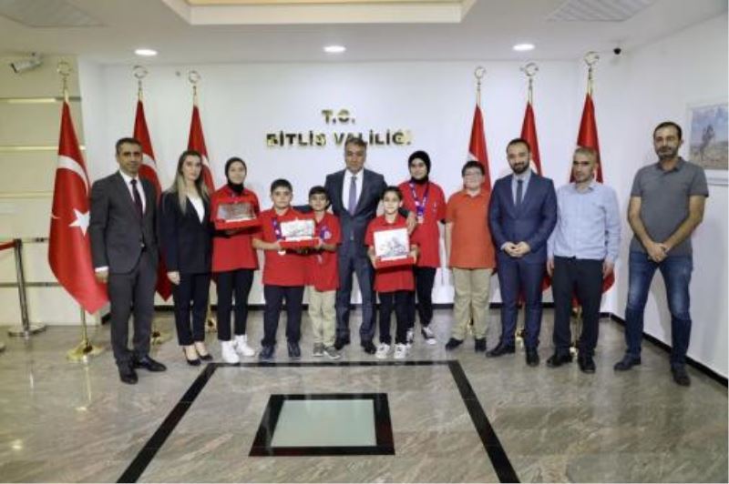 Teknofest Şampiyonları Vali Oktay Çağatay’ı Ziyaret Etti